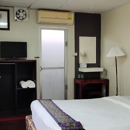 Born Guest House Чиангмай Экстерьер фото